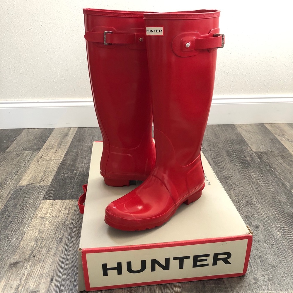 Hunter Women’s Original Tall Gloss Rain Boots